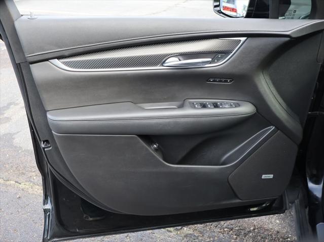 Photo of 2022 Stellar Black Metallic Cadillac XT6