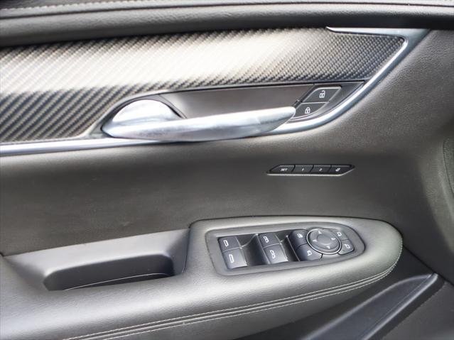 Photo of 2022 Stellar Black Metallic Cadillac XT6