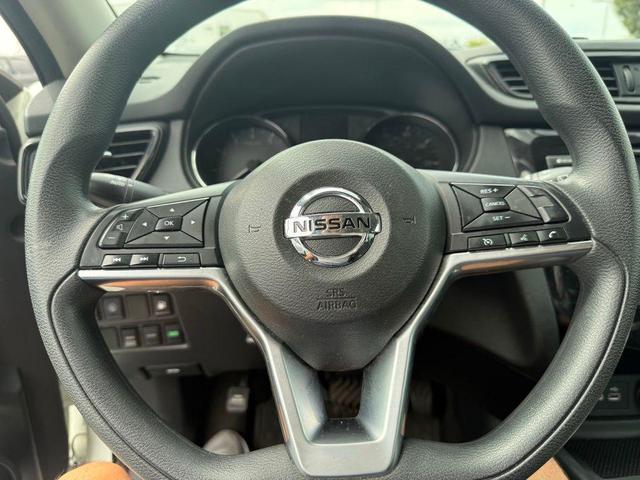 Photo of 2020 Glacier White Nissan Rogue