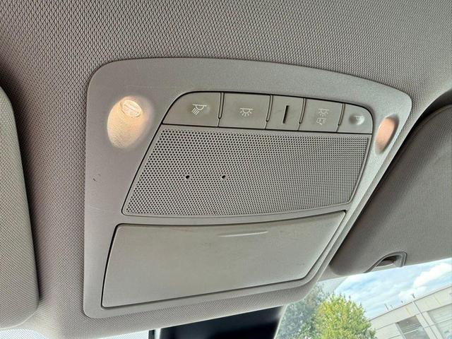 Photo of 2020 Glacier White Nissan Rogue