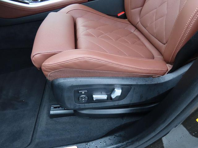 Photo of 2025 Manhattan Green Metallic BMW X5 PHEV