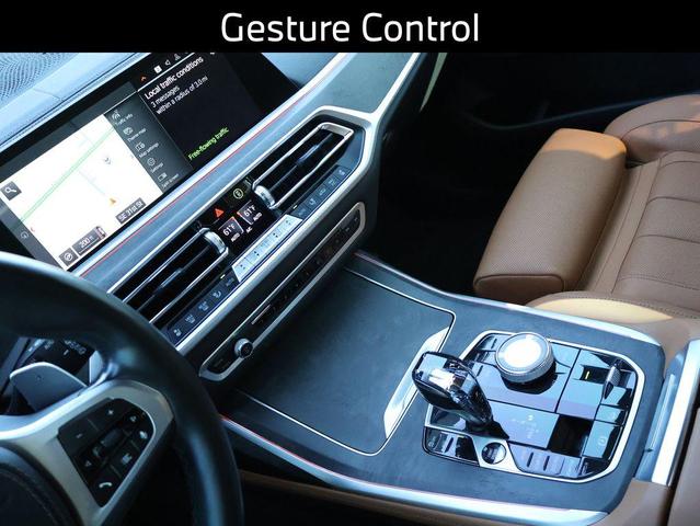 Photo of 2022 Mineral White Metallic BMW X7