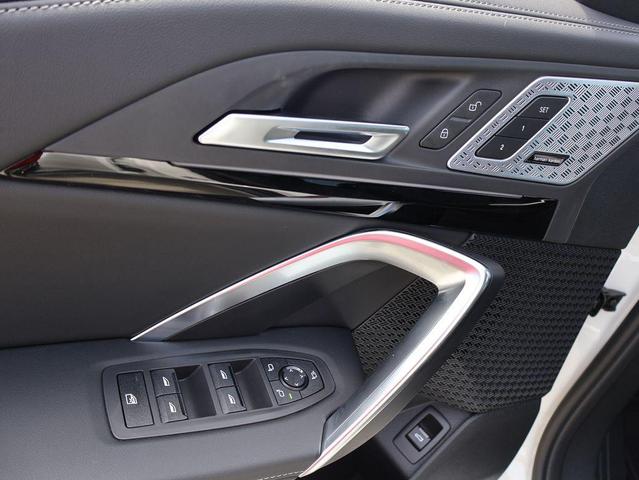Photo of 2025 Alpine White BMW X1