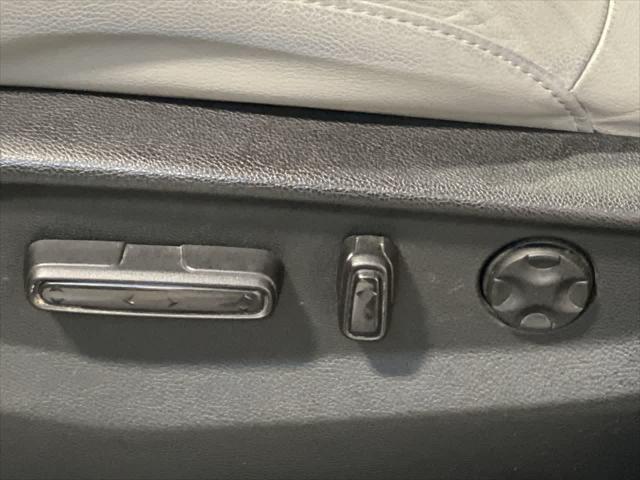 Photo of 2020 Crystal Black Pearl Honda CR-V
