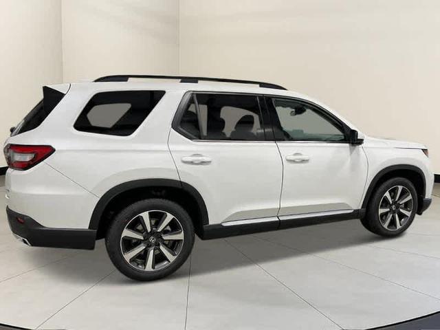 Photo of 2025 Platinum White Pearl Honda Pilot