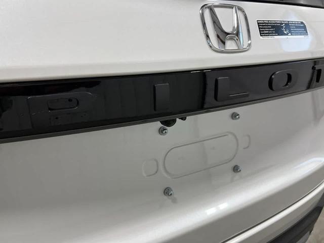 Photo of 2025 Platinum White Pearl Honda Pilot