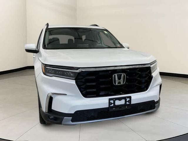 Photo of 2025 Platinum White Pearl Honda Pilot