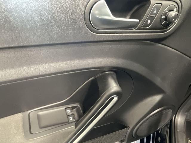 Photo of 2019 Deep Black Pearl Volkswagen Beetle