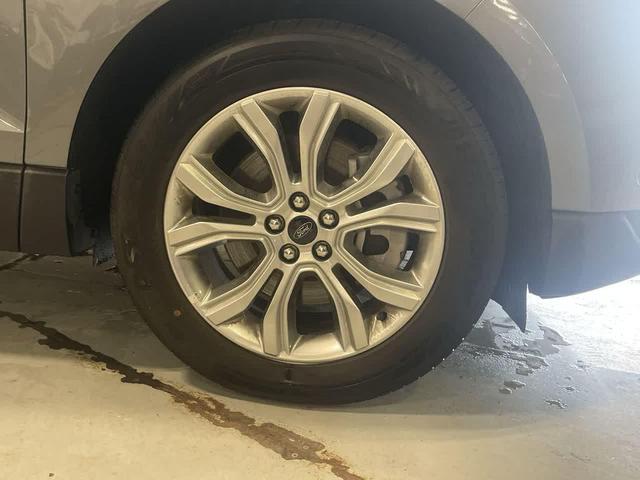 Photo of 2024 Carbonized Gray Metallic Ford Edge