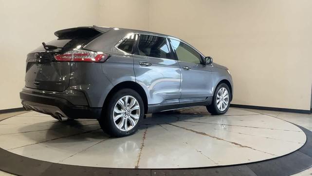 Photo of 2024 Carbonized Gray Metallic Ford Edge