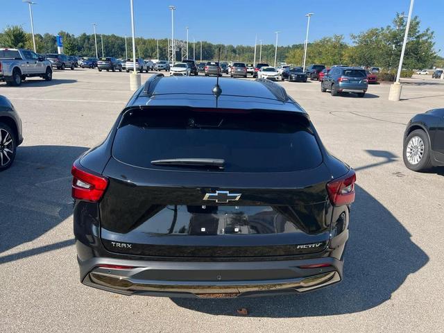 Photo of 2025 Mosaic Black Metallic Chevrolet Trax