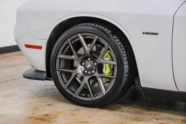 Photo of 2018 White Knuckle Clearcoat Dodge Challenger