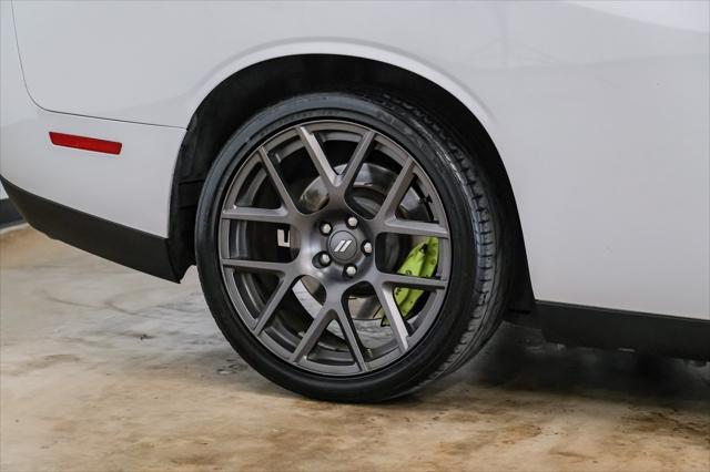 Photo of 2018 White Knuckle Clearcoat Dodge Challenger