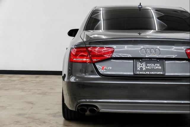 Photo of 2014 Daytona Gray Pearl Audi S8