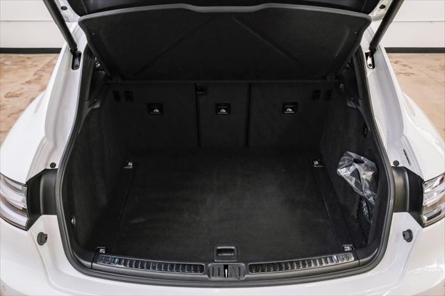 Photo of 2021 White Porsche Macan