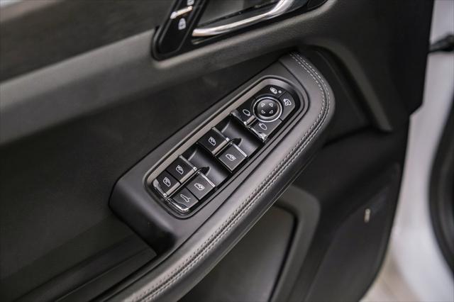 Photo of 2021 White Porsche Macan