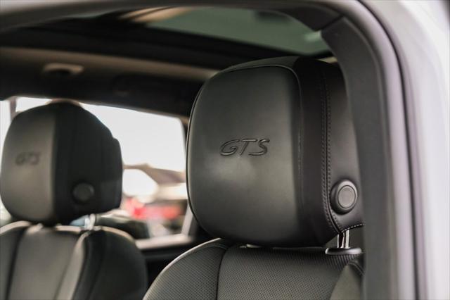 Photo of 2021 White Porsche Macan