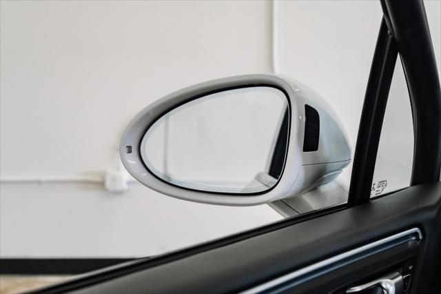 Photo of 2021 White Porsche Macan