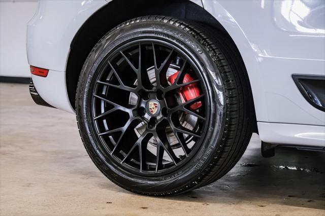 Photo of 2021 White Porsche Macan