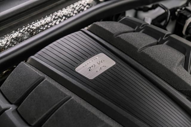 Photo of 2021 White Porsche Macan