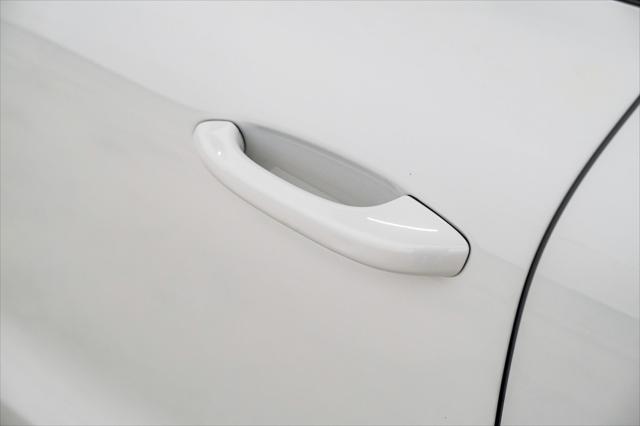 Photo of 2021 White Porsche Macan