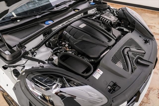 Photo of 2021 White Porsche Macan