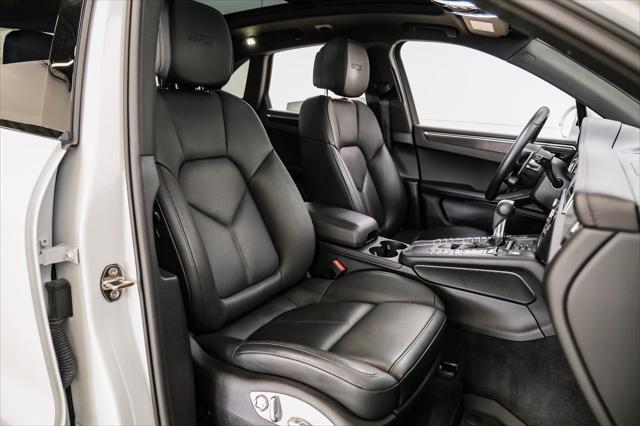 Photo of 2021 White Porsche Macan