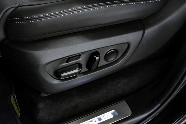 Photo of 2025 Black Lexus GX 550