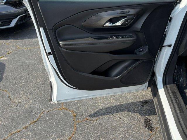 Photo of 2023 Summit White GMC Terrain