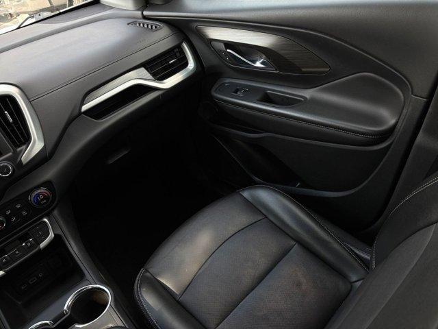 Photo of 2023 Summit White GMC Terrain