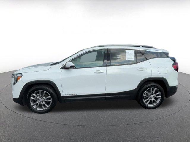 Photo of 2023 Summit White GMC Terrain