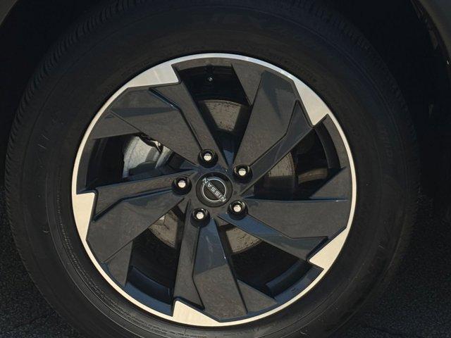 Photo of 2024 Brilliant Silver Metallic Nissan Rogue