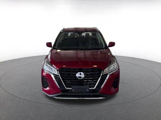Photo of 2024 Scarlet Ember Tintcoat Nissan Kicks