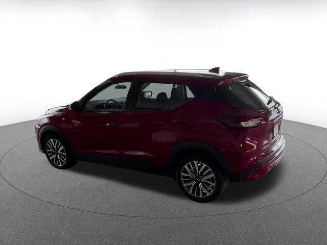 Photo of 2024 Scarlet Ember Tintcoat Nissan Kicks