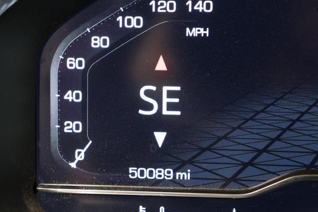 Photo of 2023 Summit White GMC Sierra 1500