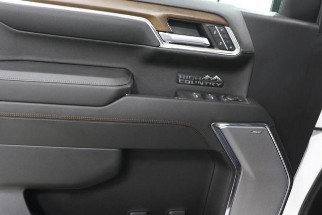 Photo of 2024 Pearl Chevrolet Silverado 1500