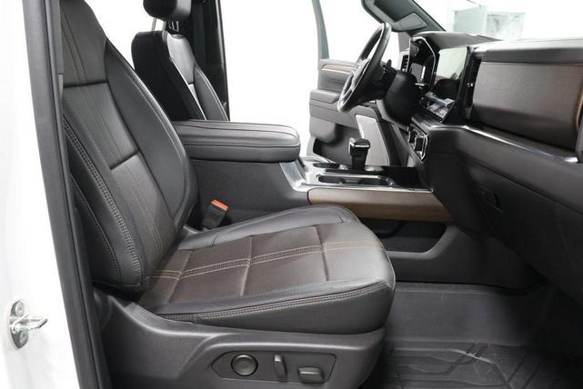 Photo of 2024 Pearl Chevrolet Silverado 1500