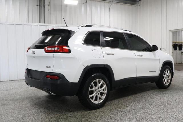 Photo of 2015 Bright White Clearcoat Jeep Cherokee