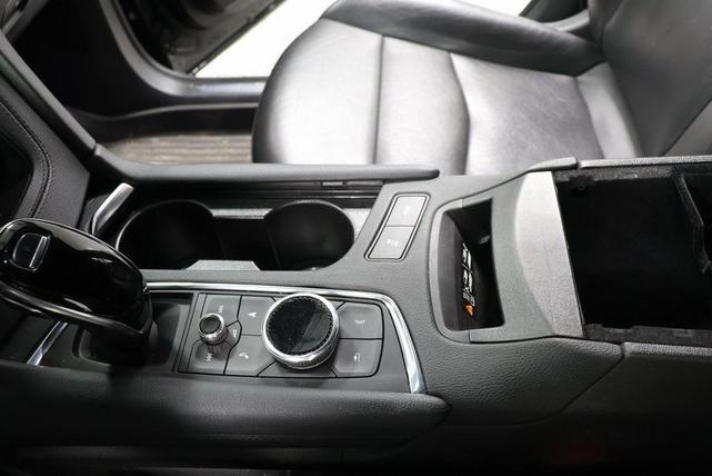 Photo of 2021 Stellar Black Metallic Cadillac XT5