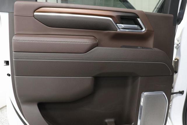 Photo of 2024 White Frost Tricoat GMC Sierra 2500