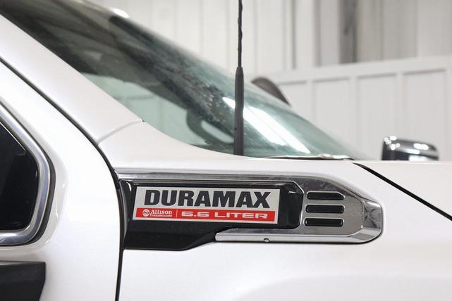 Photo of 2024 White Frost Tricoat GMC Sierra 2500