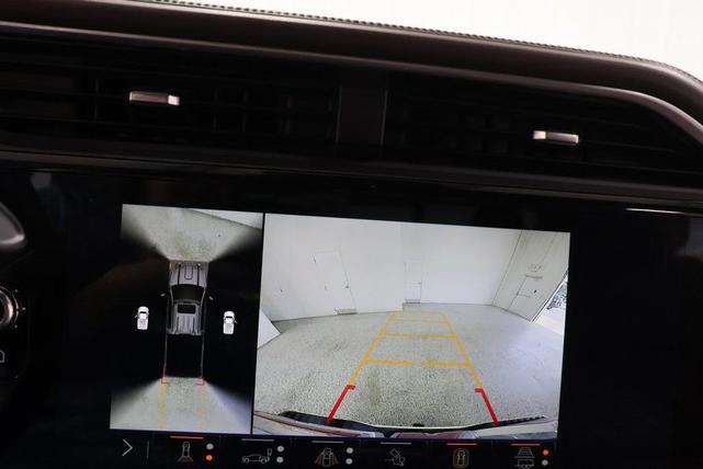 Photo of 2024 White Frost Tricoat GMC Sierra 2500