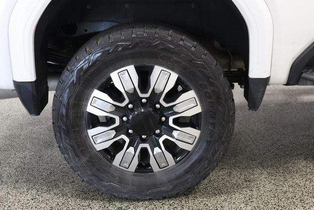 Photo of 2024 White Frost Tricoat GMC Sierra 2500