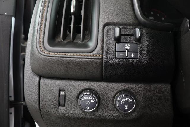 Photo of 2021 Summit White GMC Canyon