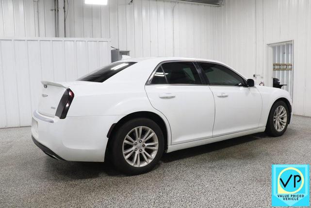 Photo of 2017 Bright White Clearcoat Chrysler 300