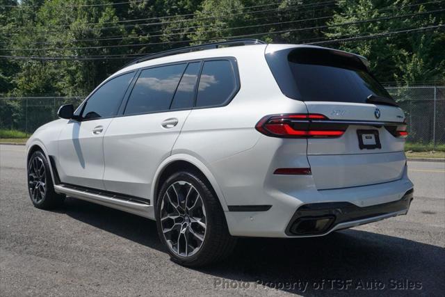 Photo of 2023 Mineral White Metallic BMW X7