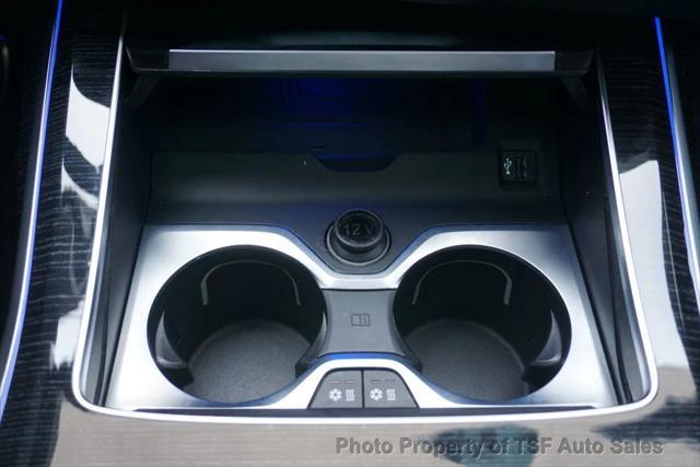 Photo of 2023 Mineral White Metallic BMW X7
