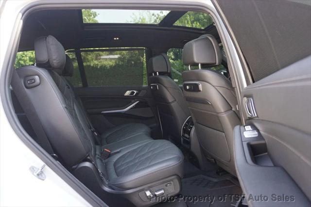 Photo of 2023 Mineral White Metallic BMW X7