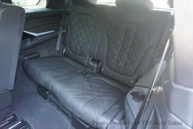 Photo of 2023 Mineral White Metallic BMW X7