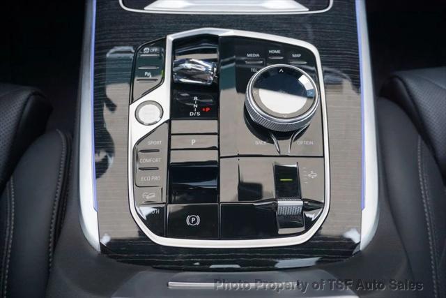 Photo of 2023 Mineral White Metallic BMW X7
